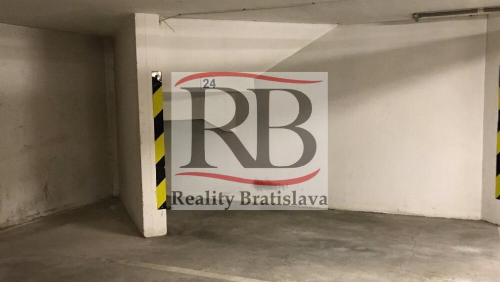 Garážové státie 12 m2 na Kríkovej ulici, Vila Lujza na predaj