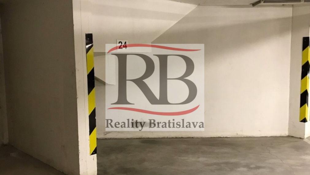 Garážové státie 12 m2 na Kríkovej ulici, Vila Lujza na predaj