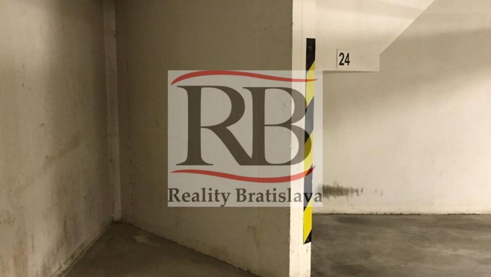 Garážové státie 12 m2 na Kríkovej ulici, Vila Lujza na predaj