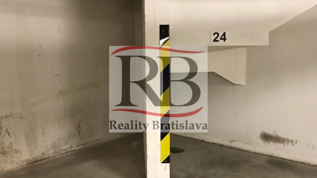 Garážové státie 12 m2 na Kríkovej ulici, Vila Lujza na predaj