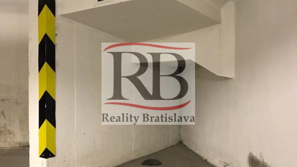 Garážové státie 12 m2 na Kríkovej ulici, Vila Lujza na predaj