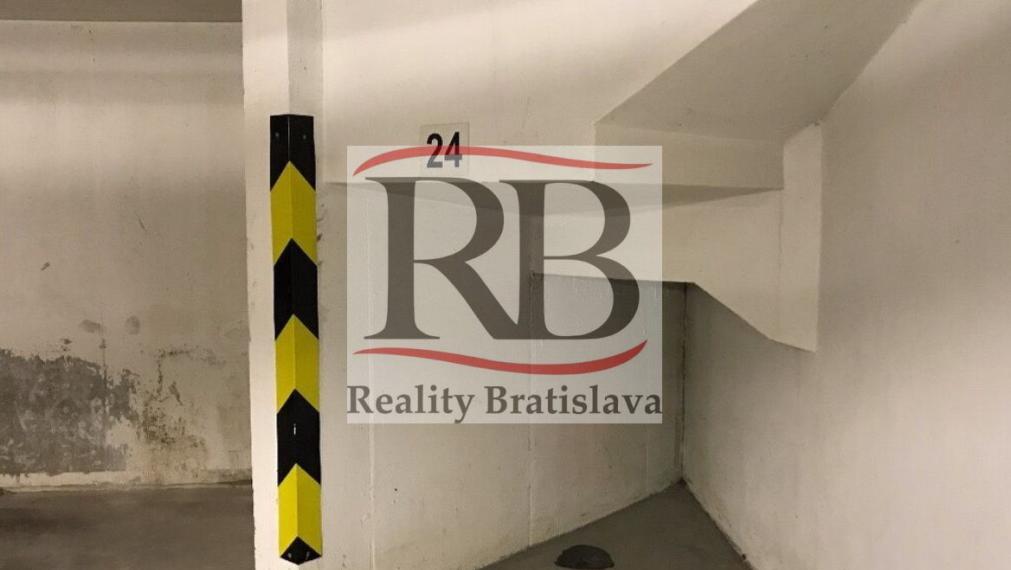 Garážové státie 12 m2 na Kríkovej ulici, Vila Lujza na predaj