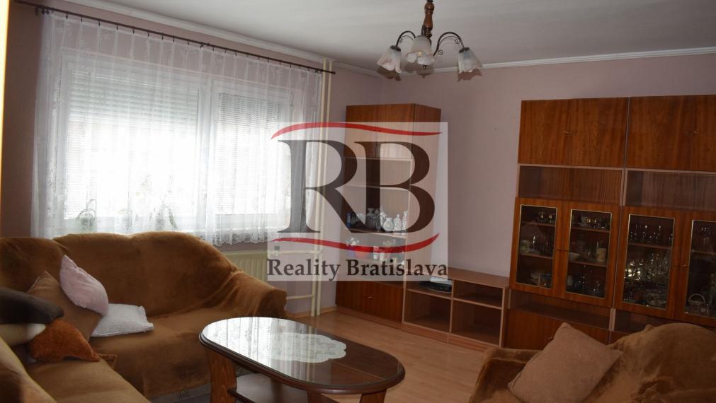 5 izbový rodinný dom v obci Čáry na predaj