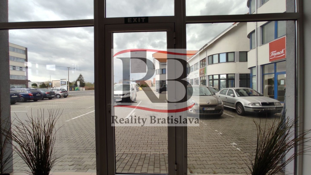 Obchodný priestor 88m2 s výkladmi do frekventovanej cesty, Ulica Svornosti, BA2