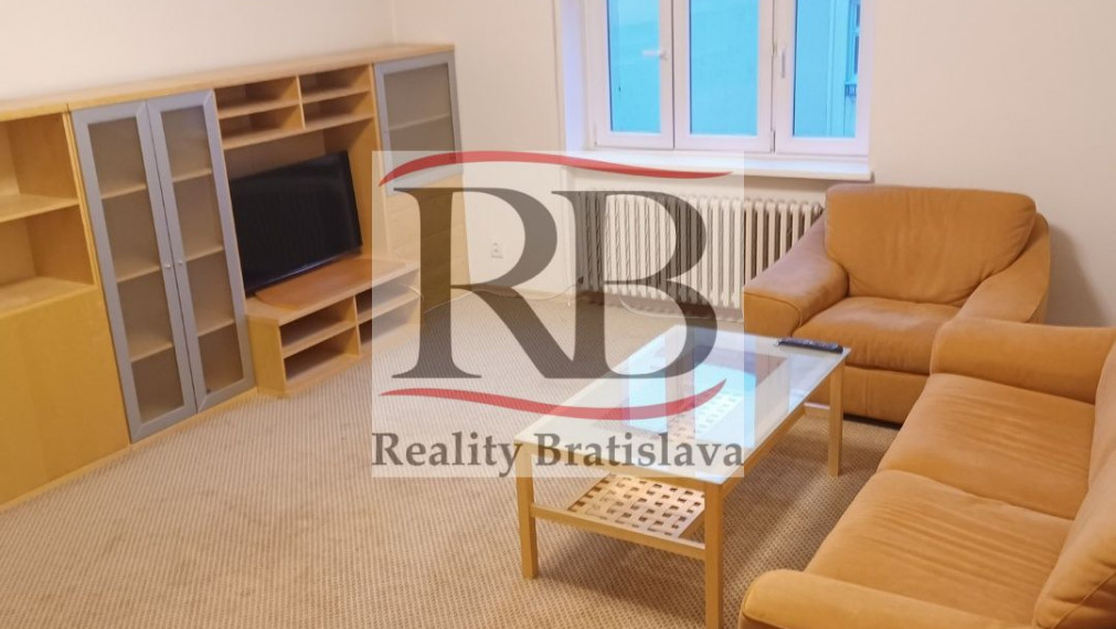 Veľký 2i byt blízko Horského parku