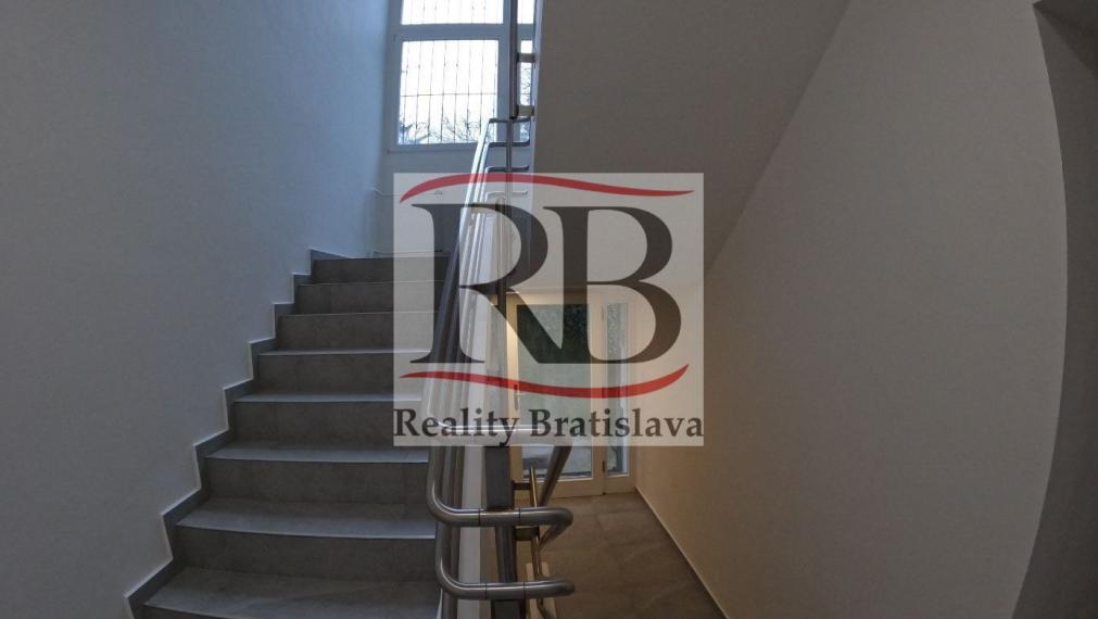 Administratívna budova na prenájom - Kráľovské údolie, Bratislava I 