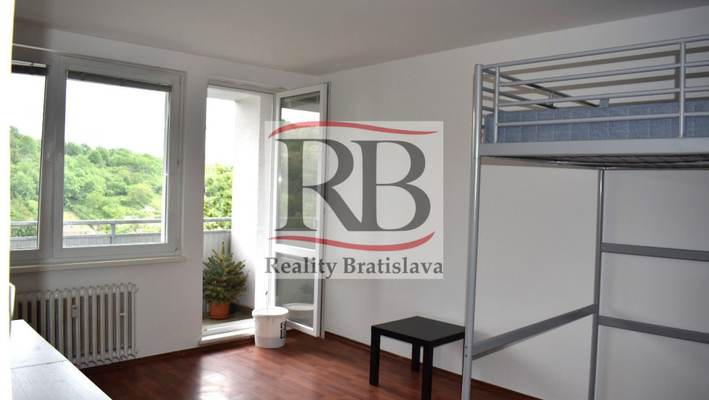 Útulný, zariadený 1i byt v Karlovej Vsi na prenájom
