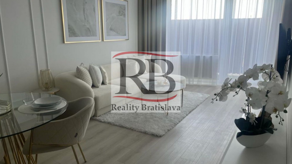 Nadštandardný 2i byt s predzáhradkou a parkovacím miestom v Slnečniciach