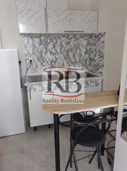 Garsónka s balkónom na Doležalovej ulici na predaj
