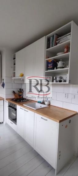 Svetlý zrekonštruovaný 3i byt v mestskej časti Lamač