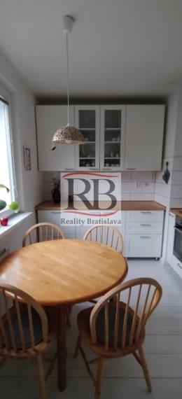 Svetlý zrekonštruovaný 3i byt v mestskej časti Lamač