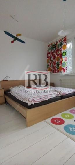 Svetlý zrekonštruovaný 3i byt v mestskej časti Lamač