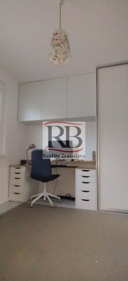 Svetlý zrekonštruovaný 3i byt v mestskej časti Lamač