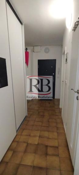 Svetlý zrekonštruovaný 3i byt v mestskej časti Lamač