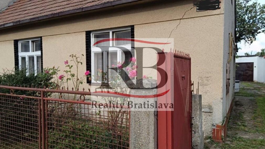 5 izbový rodinný dom v obci Slovenský Grob na predaj