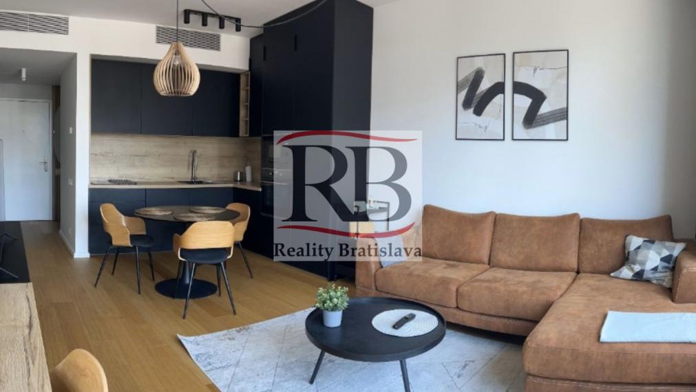 2i byt v atraktívnej lokalite Bratislava - Staré Mesto, komplex SKY PARK