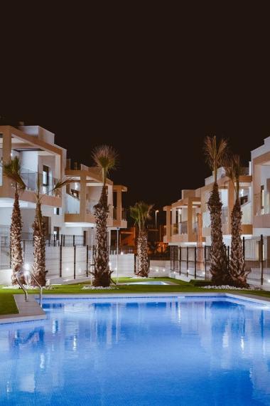 Dvoj a trojizbové apartmány v rezidenčnej oblasti Villamartin, Costa Blanca