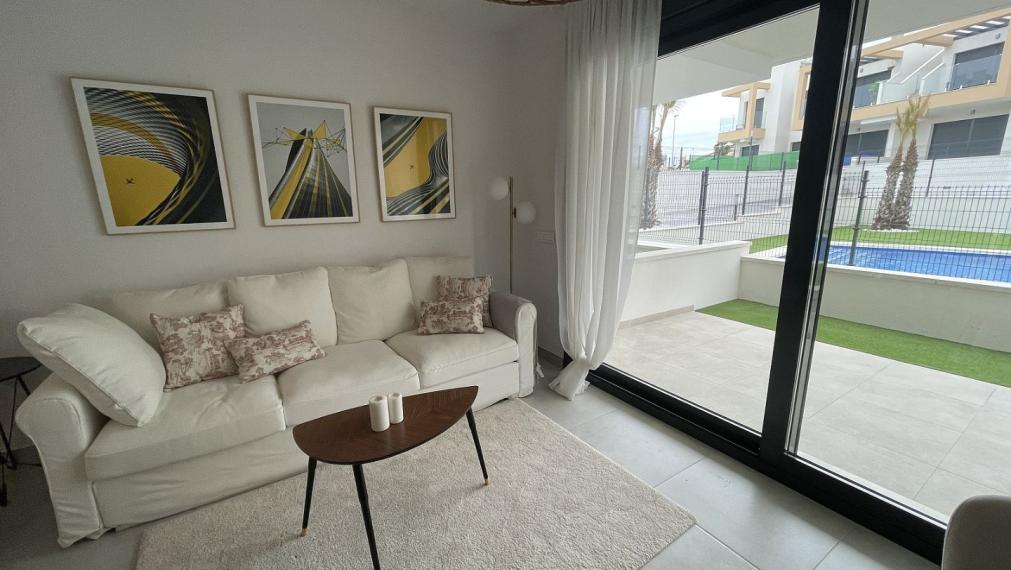 Dvoj a trojizbové apartmány v rezidenčnej oblasti Villamartin, Costa Blanca