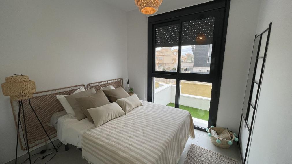 Dvoj a trojizbové apartmány v rezidenčnej oblasti Villamartin, Costa Blanca