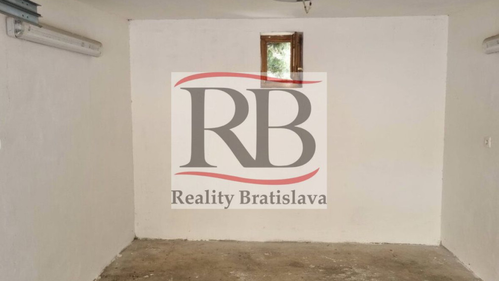 Samostatná garáž na Podhorského chodníku, Bratislava
