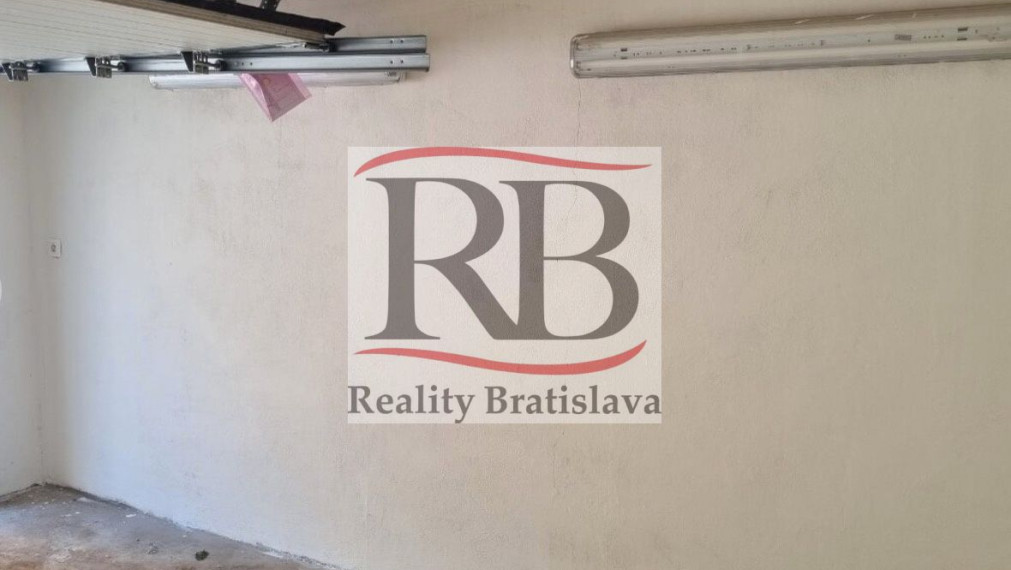 Samostatná garáž na Podhorského chodníku, Bratislava