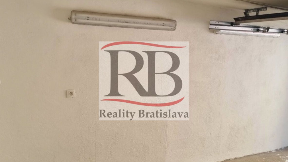 Samostatná garáž na Podhorského chodníku, Bratislava