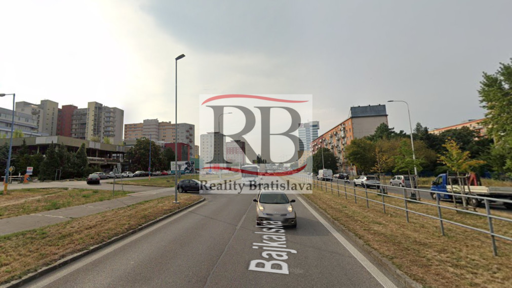 Polyfunkčný objekt s parkovaním a pozemkom na PREDAJ, Bratislava II