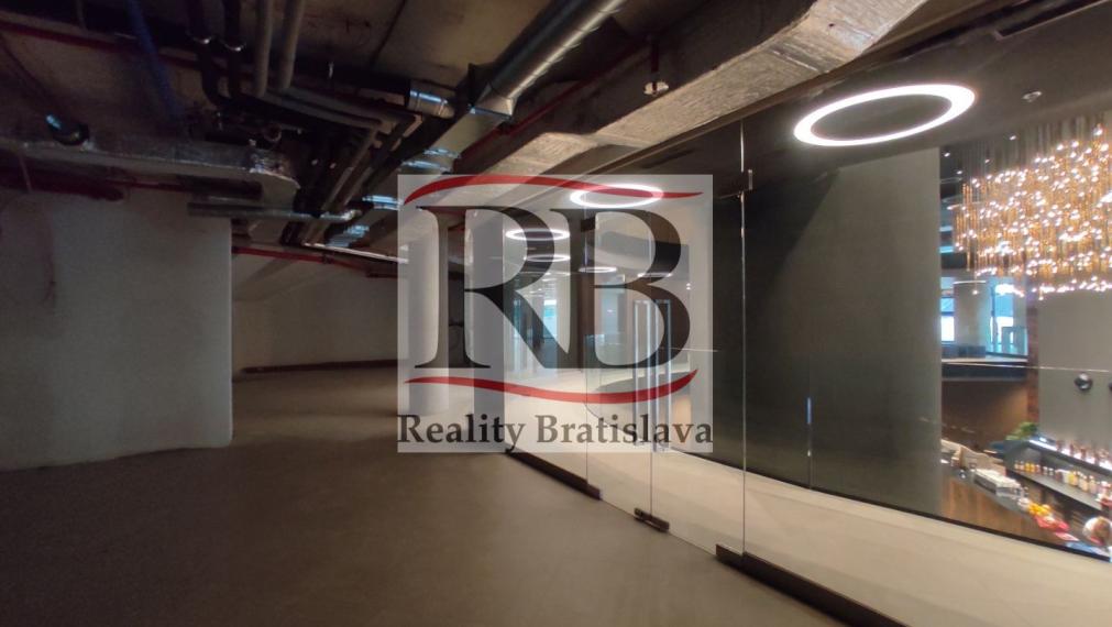 Obchodný priestor v exkluzívnej budove TOWER 5 v tesnej blízkosti štadióna Tehelné Pole, Kalinčiakova, BA3