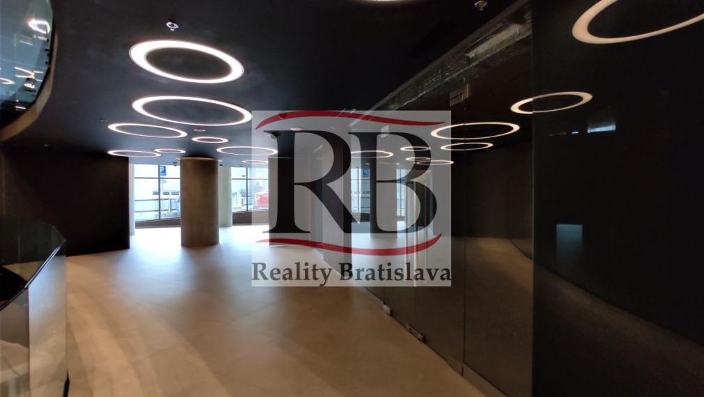 Obchodný priestor v exkluzívnej budove TOWER 5 v tesnej blízkosti štadióna Tehelné Pole, Kalinčiakova, BA3