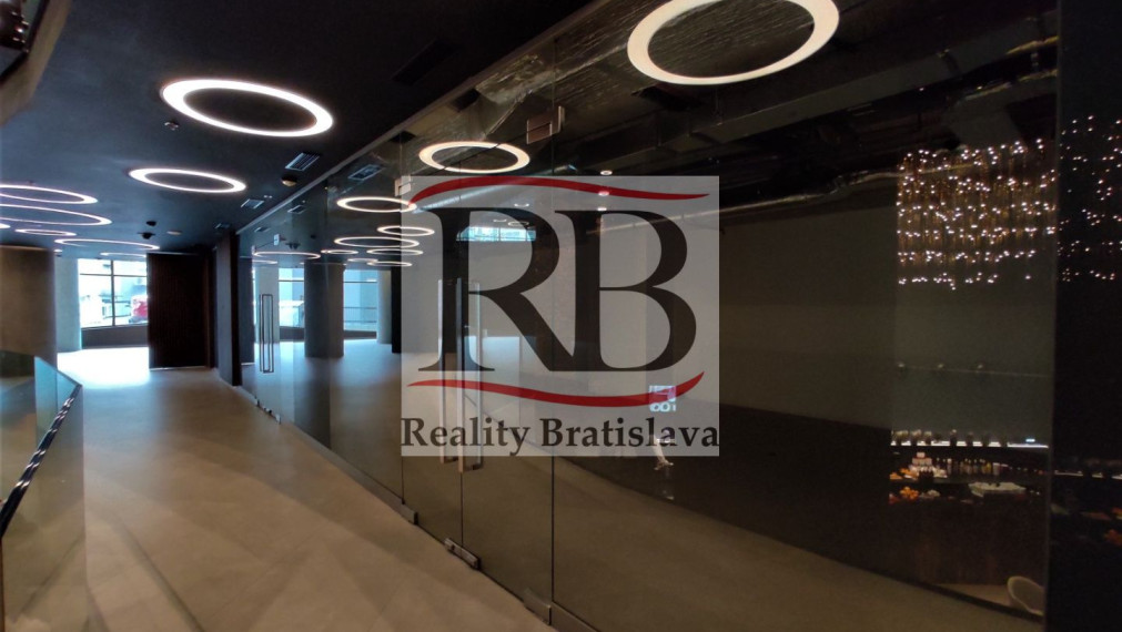 Obchodný priestor v exkluzívnej budove TOWER 5 v tesnej blízkosti štadióna Tehelné Pole, Kalinčiakova, BA3