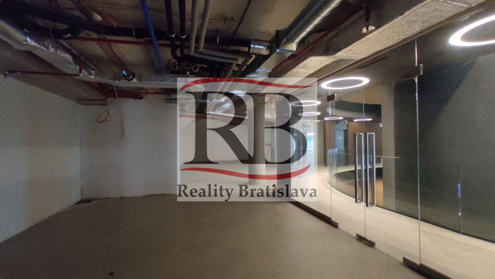 Obchodný priestor v exkluzívnej budove TOWER 5 v tesnej blízkosti štadióna Tehelné Pole, Kalinčiakova, BA3