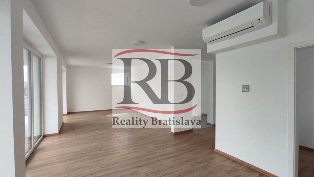 BEZ PROVIZIE Rodinný dom vhodný aj na podnikanie, Podunajské Biskupice
