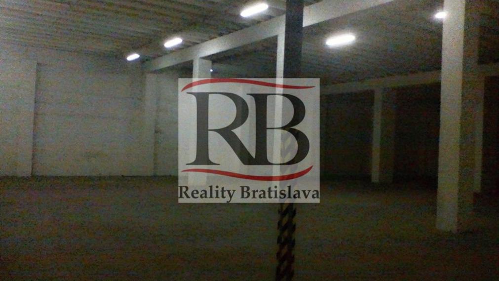 Skladové priestory, Na pántoch, Bratislava III