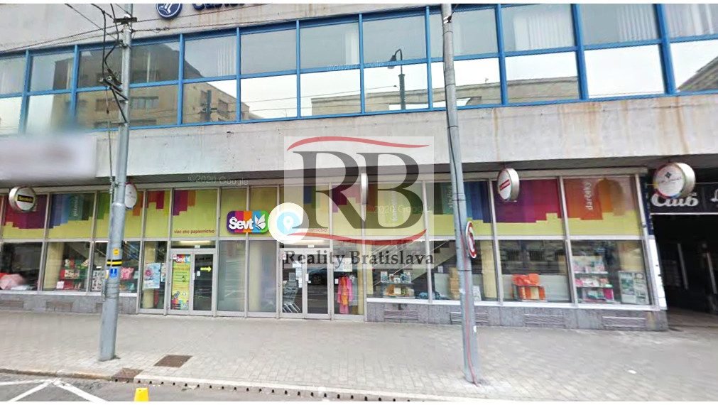 Obchodný priestor s veľkými výkladmi v centre STARÉHO MESTA, Štúrova-Bratislava I