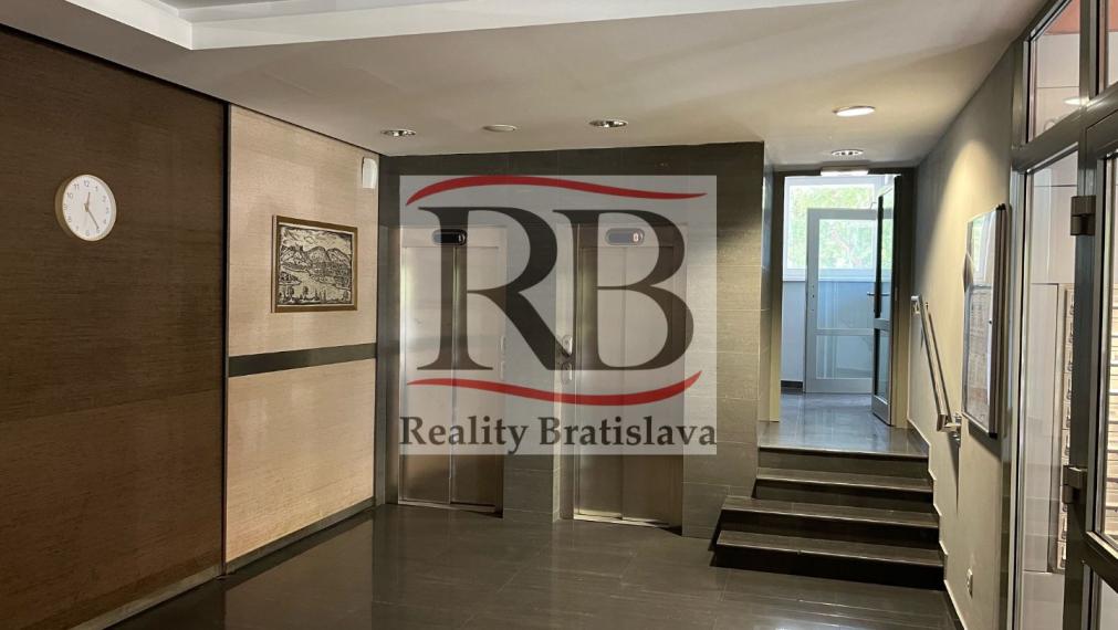 Kancelária na prenájom v Bratislave v Ružinovskej novostavbe