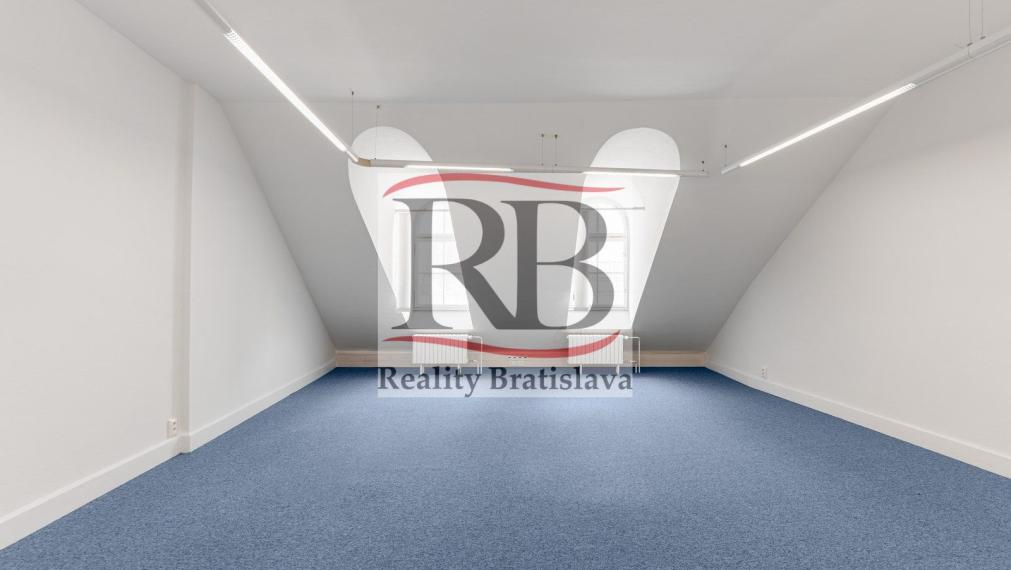 Priestory na pešej zóne v krásnej historickej budove, Michalská ulica-Staré Mesto TOP