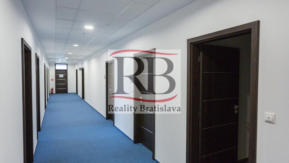 Kancelárske priestory v blízkosti diaľničného obchvatu, letiska a OC AVION TOP