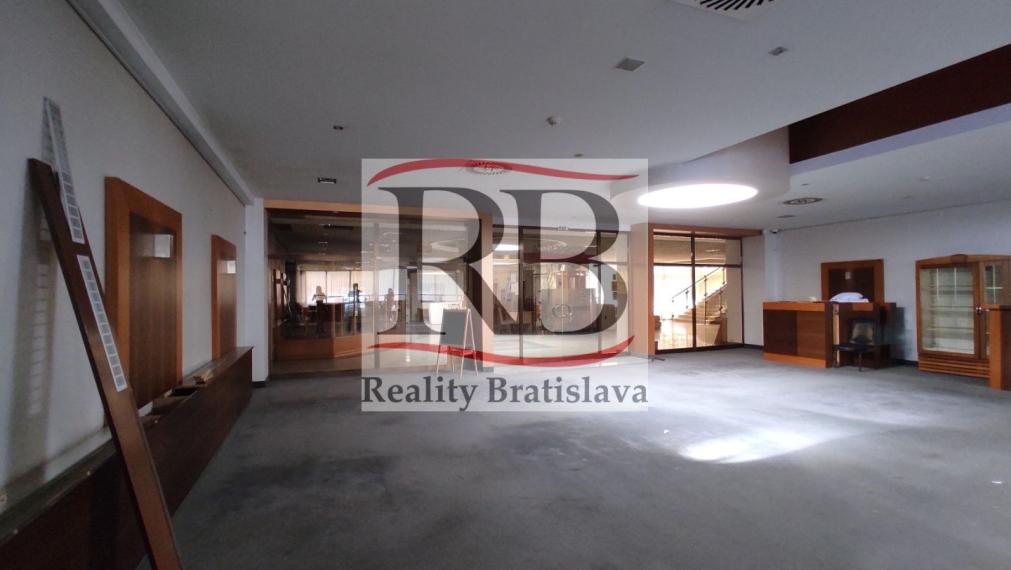 Kongresová sála, lobby, kuchyňa, jedáleň a príslušenstvo na prenájom, Holiday Inn-Bratislava 2, 3.000m2