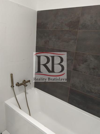 MIMORIADNA PONUKA !  2-izbový byt v novostavbe s parkovacím státím