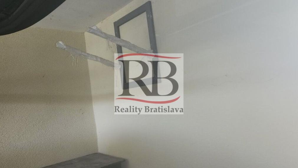 Garáž na predaj - ul. Opavská, Bratislava III