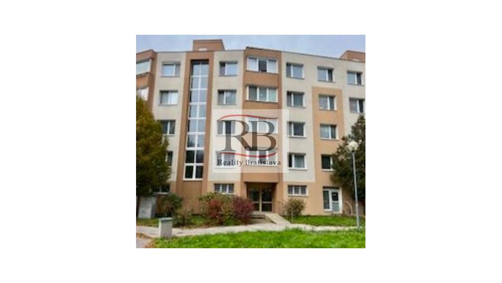 Priestranný 4i byt vhodný na rekonštrukciu v Petržalke, PREDAJ