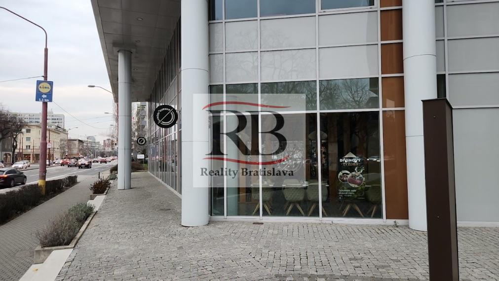 Obchodné priestory v Apollo BC 2, Prievozská-Ružinov