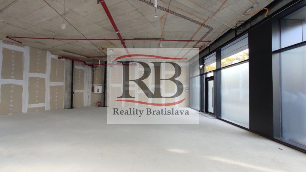 Lukratívne obchodné priestory v Apollo NIVY, Prievozská-Ružinov