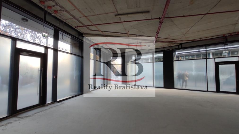 Lukratívne obchodné priestory v Apollo NIVY, Prievozská-Ružinov