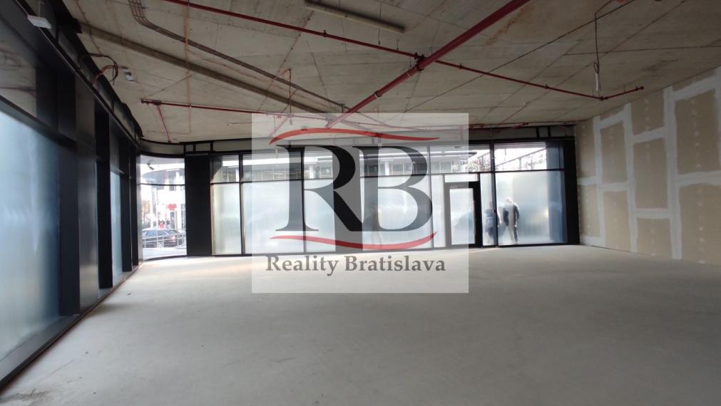 Lukratívne obchodné priestory v Apollo NIVY, Prievozská-Ružinov