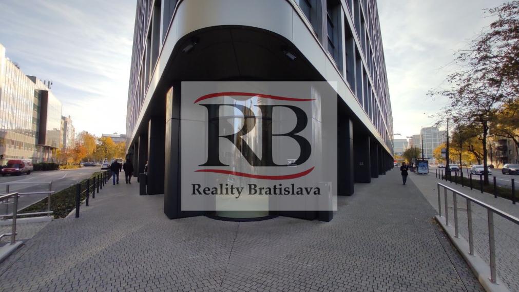 Lukratívne obchodné priestory v Apollo NIVY, Prievozská-Ružinov