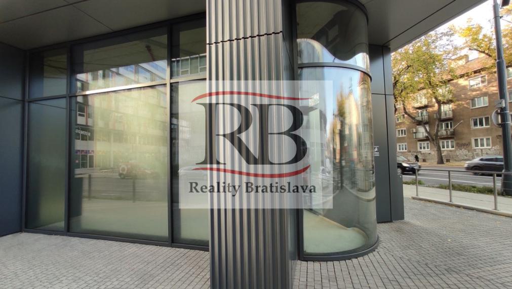 Lukratívne obchodné priestory v Apollo NIVY, Prievozská-Ružinov