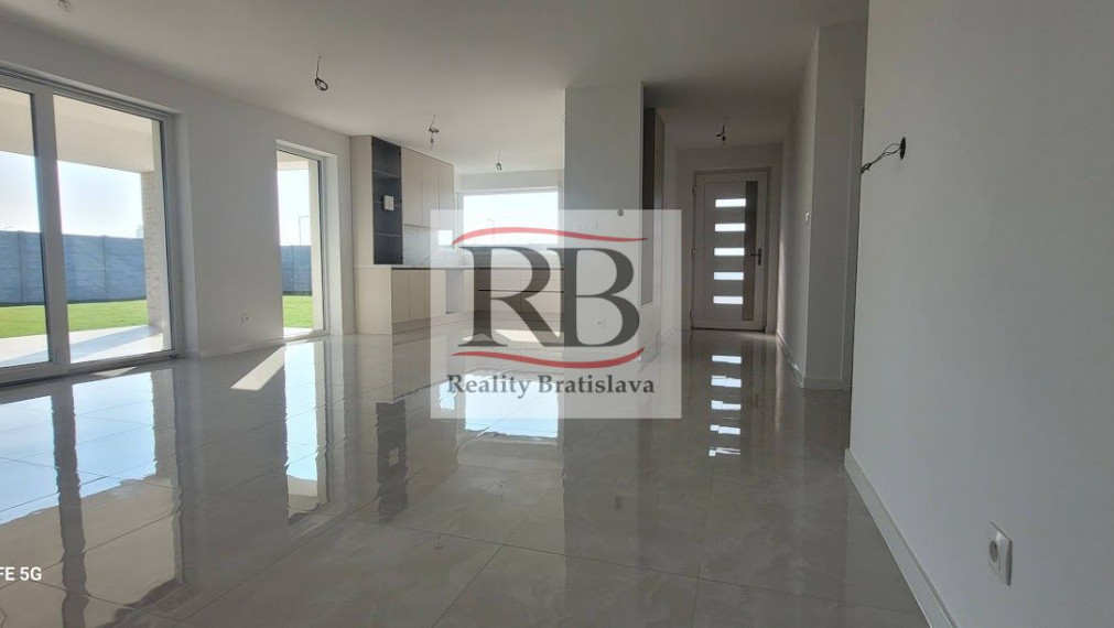 Nadštandardná novostavba 4 izbový bungalov hneď k nasťahovaniu