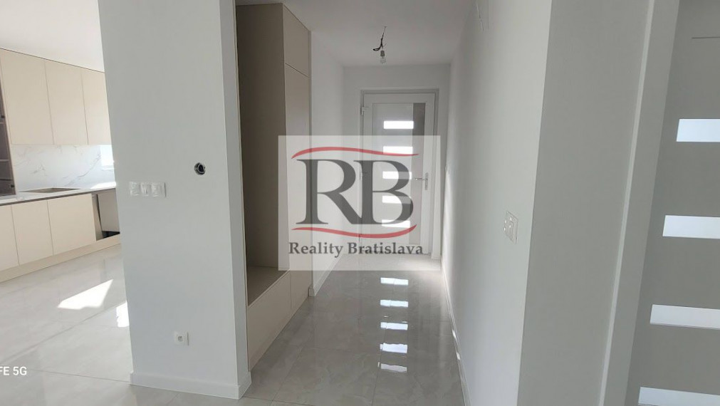 Nadštandardná novostavba 4 izbový bungalov hneď k nasťahovaniu