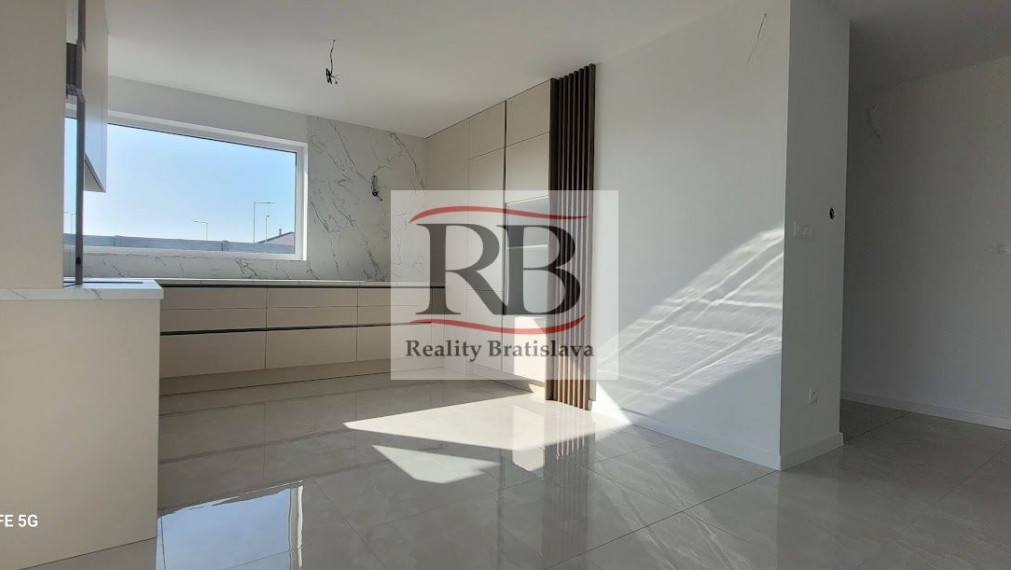 Nadštandardná novostavba 4 izbový bungalov hneď k nasťahovaniu